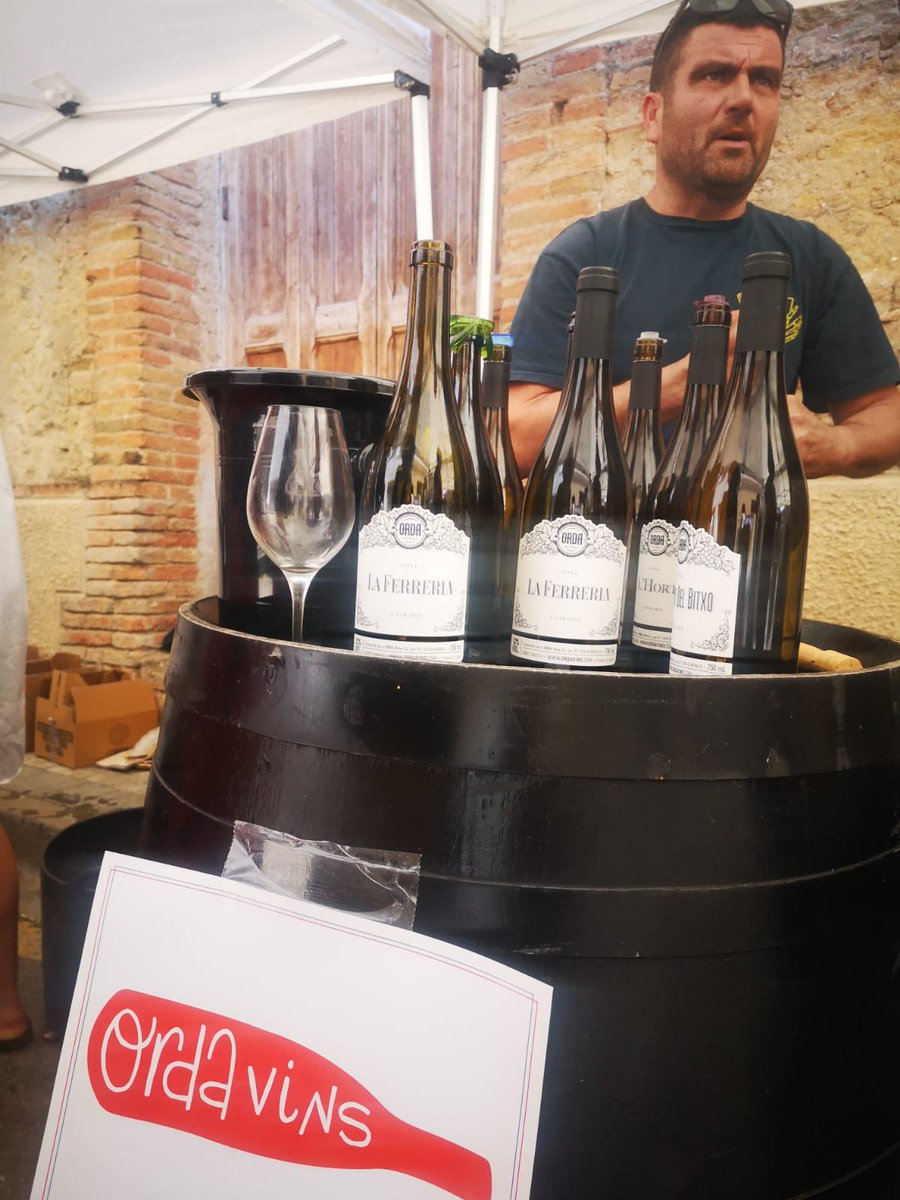 “Fira nous vinyataires naturals del Penedès” 

Dos dies molt intensos en els que vam poder presentar el nostre projecte a molta gent. Rodejats d’un equipàs de companys viticultors d’un talent i empenta brutals! 

Gràcies Ruben Parera i equip del Mambo per fer-ho possible!!