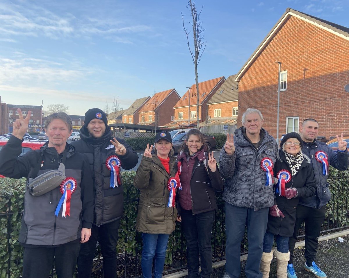 SamjLondon's tweet image. Mugs-R-US Posted To @telegram by hate group #BritianFirst. The Führer #paulgolding’s "New Model Army" of #Nazi door knockers are out and about in a neighborhood near you. #AshleaSimon-aka-@ashlea_robyn #England #London #Racist #Wales #Islamophobia #Scotland