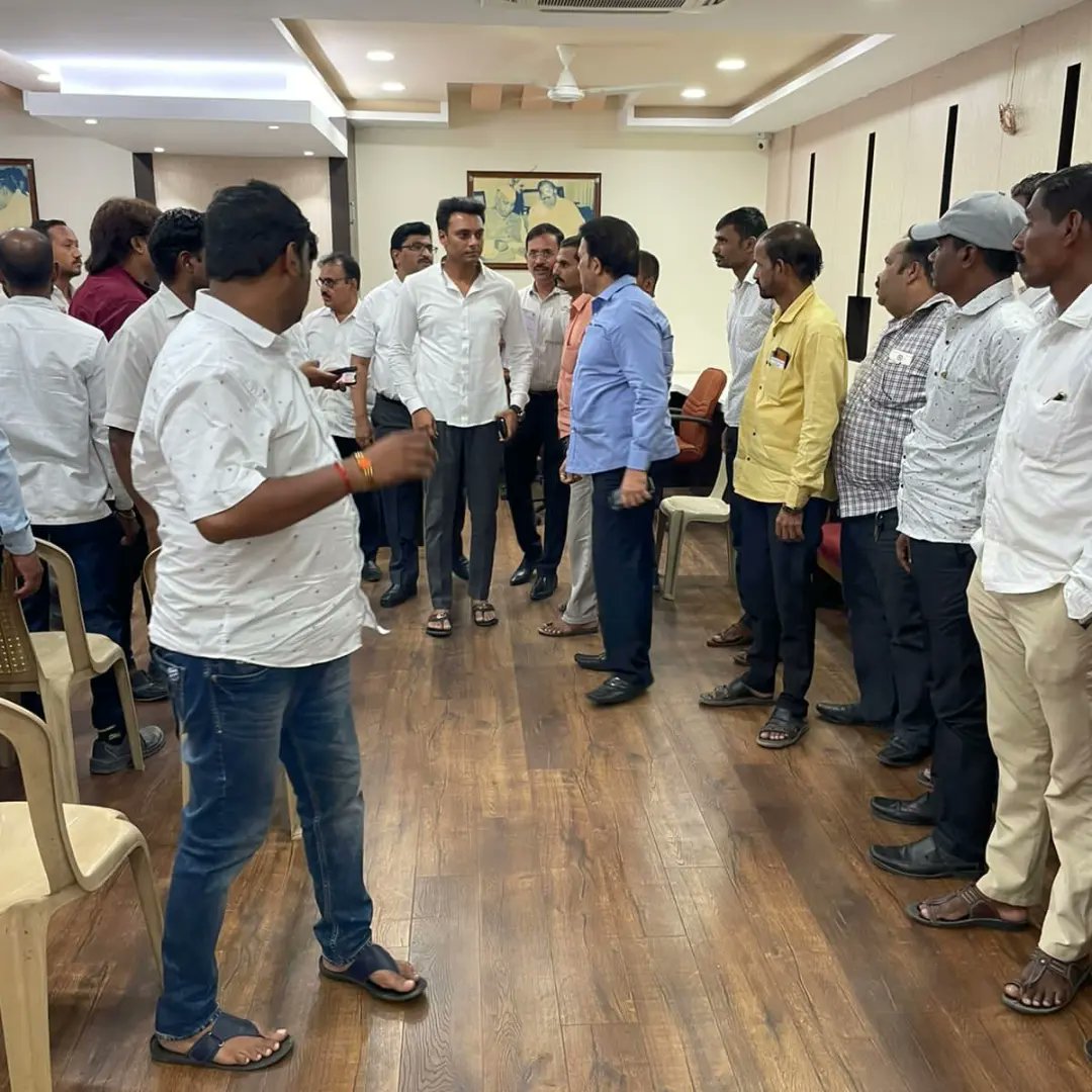 TusharT5050's tweet photo. राष्ट्रवादी काँग्रेसचे मुख्य पक्ष प्रतोद, विधान परिषदेचे आमदार मा. श्री. 'शशिकांतजी शिंदे साहेब' यांची आज मुंबई येथे सदिच्छा भेट घेतली. यावेळी विविध विषयावर सविस्तर संवाद साधला.
@shindespeaks @NCPspeaks
#ncp #मुंबई #भेट #संवाद https://t.co/nfSRmVyFDx