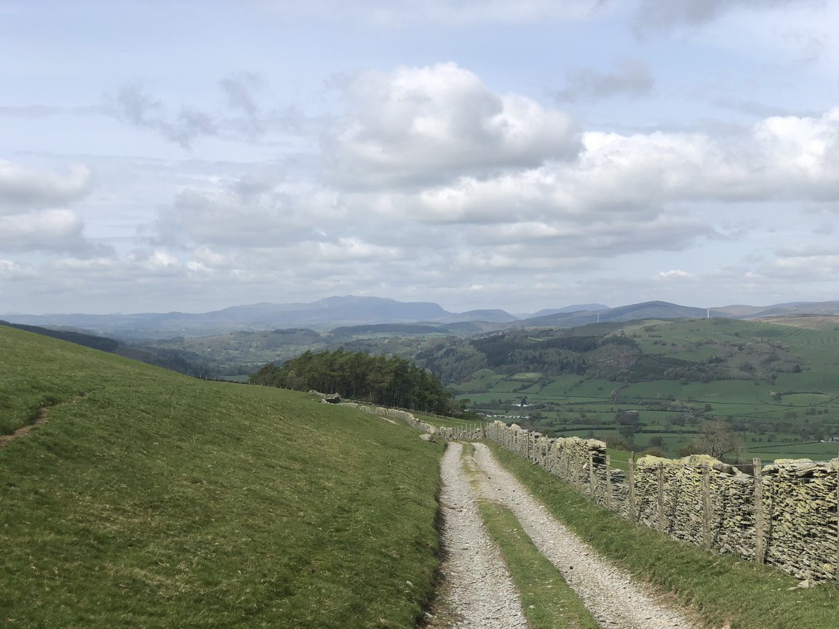 HaSungazer's tweet photo. Fantastic views across to #Arenig on #hikingadventures #WALES https://t.co/d0bgfCJrNd