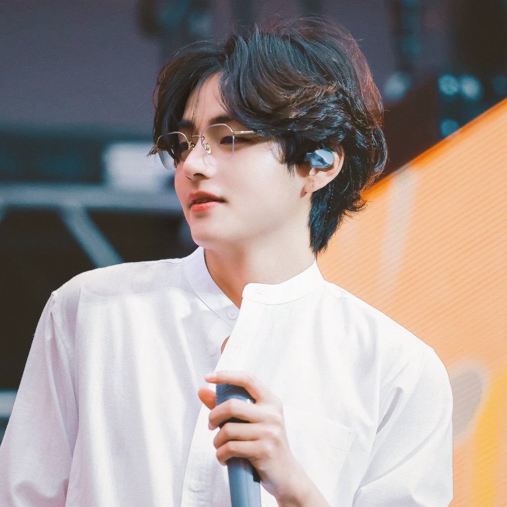 alone_moonchild's tweet photo. #kookv #kookvau

Тэхён каждый день наблюдал за людьми, что приходили в кофейню. То были просто студенты, парочки, что мило сюсюкались в уголочке, работники из соседнего здания какой-то компании. https://t.co/ive7RewqkL