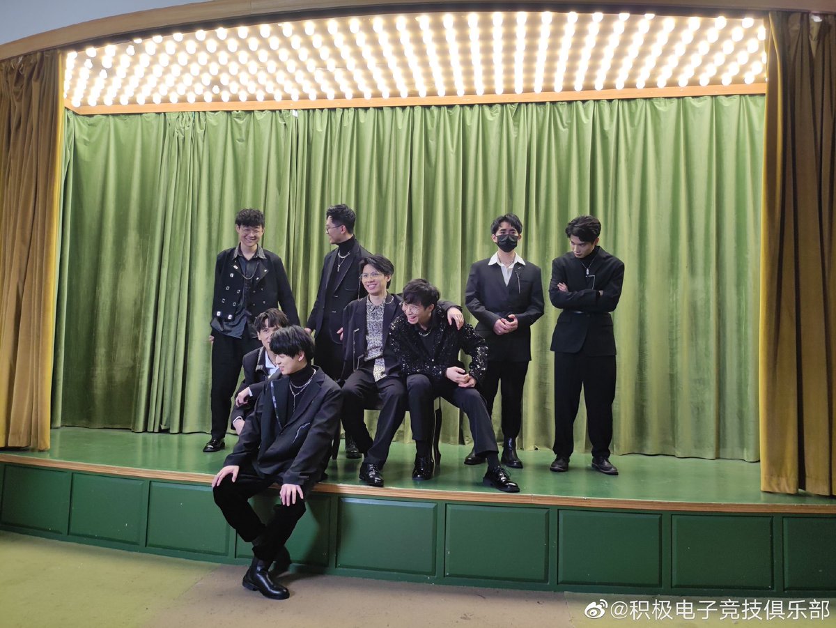WolvesIDV_ThFan's tweet photo. รูปเบื้องหลังถ่ายโปสเตอร์จาก GG ค่าา เหลือสโมสรไหนยังไม่ลงเบื้องหลังบ้างมั้ย ใช่อะไร หลางๆ ตุ้ยๆ มั้ยคะ😌😌

#WolvesXCOAV #Wolves_487 https://t.co/5y9tRxtgwf