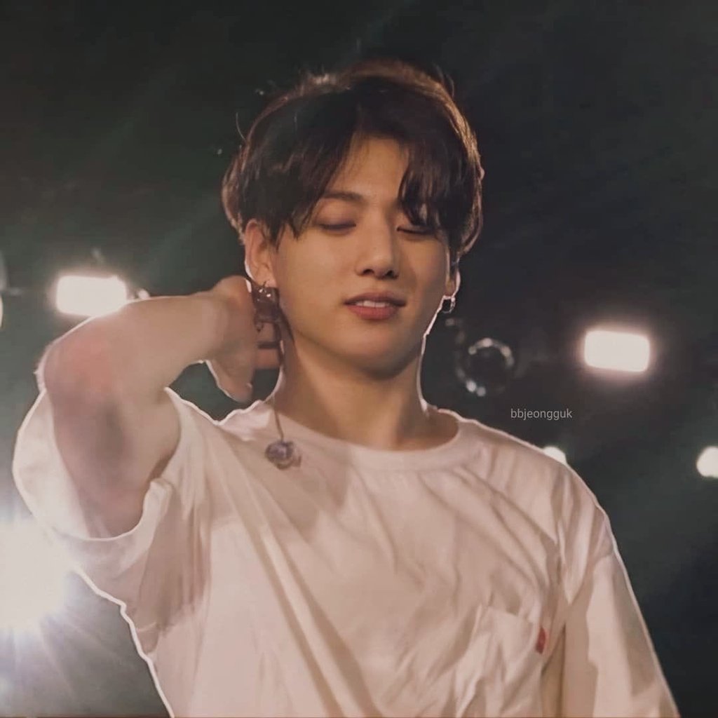 alone_moonchild's tweet photo. #kookv #kookvau

Тэхён каждый день наблюдал за людьми, что приходили в кофейню. То были просто студенты, парочки, что мило сюсюкались в уголочке, работники из соседнего здания какой-то компании. https://t.co/ive7RewqkL