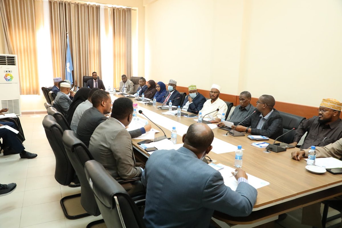 AliShacbaan's tweet photo. It was a pleasure to chair the first meeting of the committee of the joint Houses of Parliament selected to organize #Somalia's presidential election. We discussed the importance of ensuring free, fair and timely elections to move the country forward quickly and purposefully. https://t.co/H0mrma8Lvc
