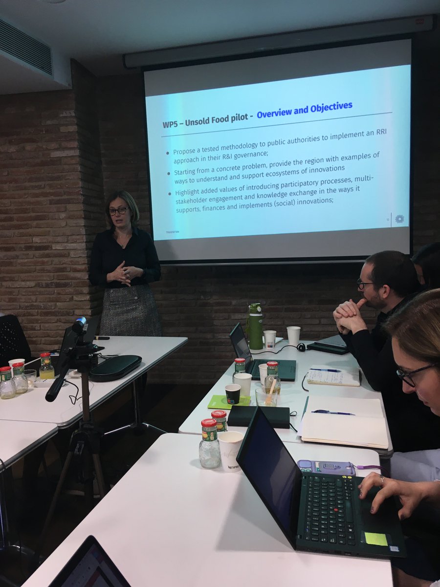 BeParticipation's tweet photo. @marziuk présente les activités de @BeParticipation pour @TRANSFORM_eu à #Bruxelles pour proposer des outils à la région pour mettre en œuvre une approche #RRI dans leur gouvernance R&amp;I. notre pilote? le flux des invendus alimentaires ds la région.
 @Innoviris  @UCLouvain_be https://t.co/2oedx1Qhxc