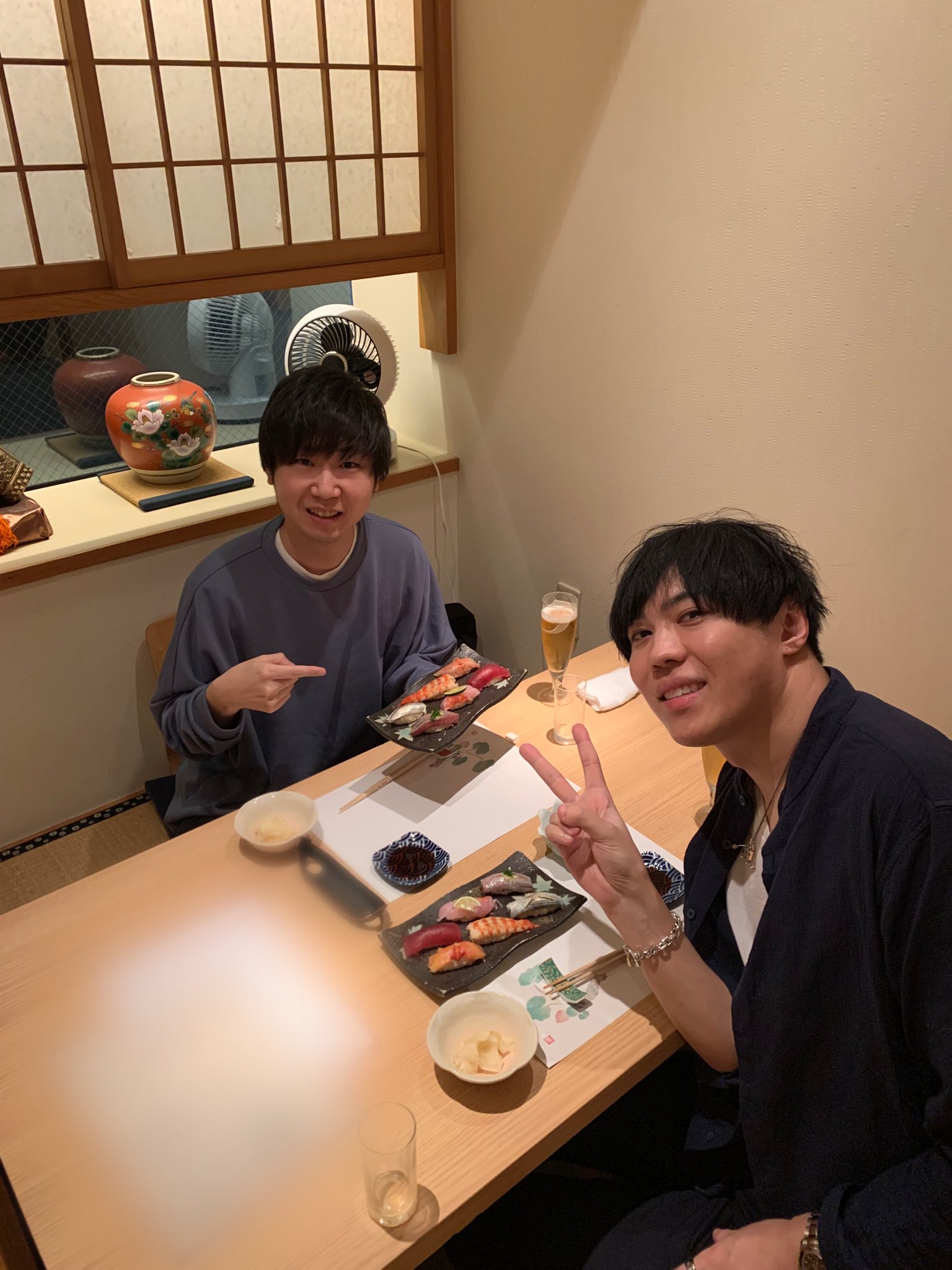 ドンピシャ ギアさんとシースー ギアさん巨人すぎてお店入れるか心配だったけど入れた T Co 6h68ta4u1b Twitter