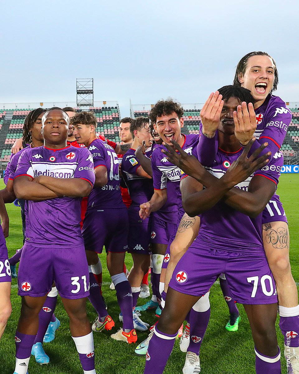 SerieA_ES's tweet photo. Una gran fiesta y una dedicatoria especial. ยกSALUDOS, CAMPEONES! โ๏ธ๐๐ฎ๐น
@acffiorentina #PrimaveraTIMVISIONCup #WeAreCalcio https://t.co/82XalU683i