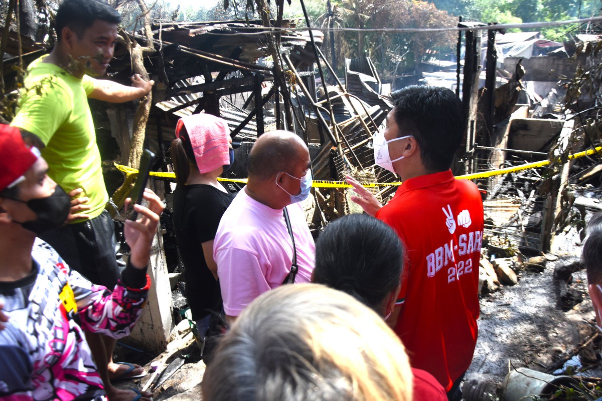 mike_defensorQC's tweet photo. Bumisita tayo at nakiramay sa mga ka-QC nating nasunugan sa Brgy. UP Campus.

#mikedefensor
#mikedefensor2022
#4QCMayorMikeDefensor
#BabangonMuliangQC https://t.co/8PybqKIwdC