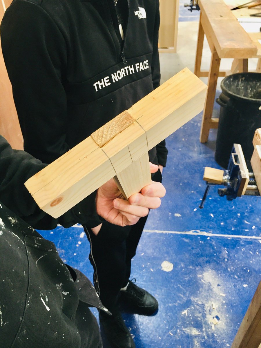 Mixed School Group 5, working on their basic Joinery skills and producing great work. Well done!!
#Skillscc #construction #trade #joinery #welldone