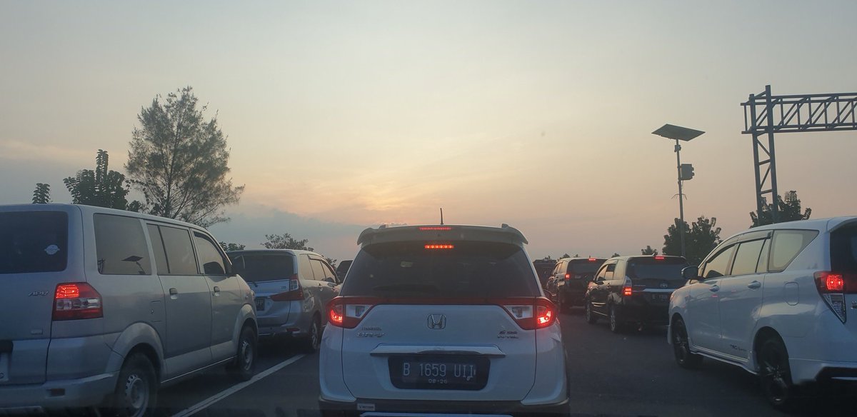 Lalin di tol cipali arah Jakarta di km.137 terpantau padat merayap.
Kepadatan tjd sejak km.173. 
Tdk ada pemberlakuan oneway/contraflow.
#Mudik2022
<a href="/RadioElshinta/">Radio Elshinta</a> <a href="/SonoraFM92/">Radio Sonora Jakarta</a>