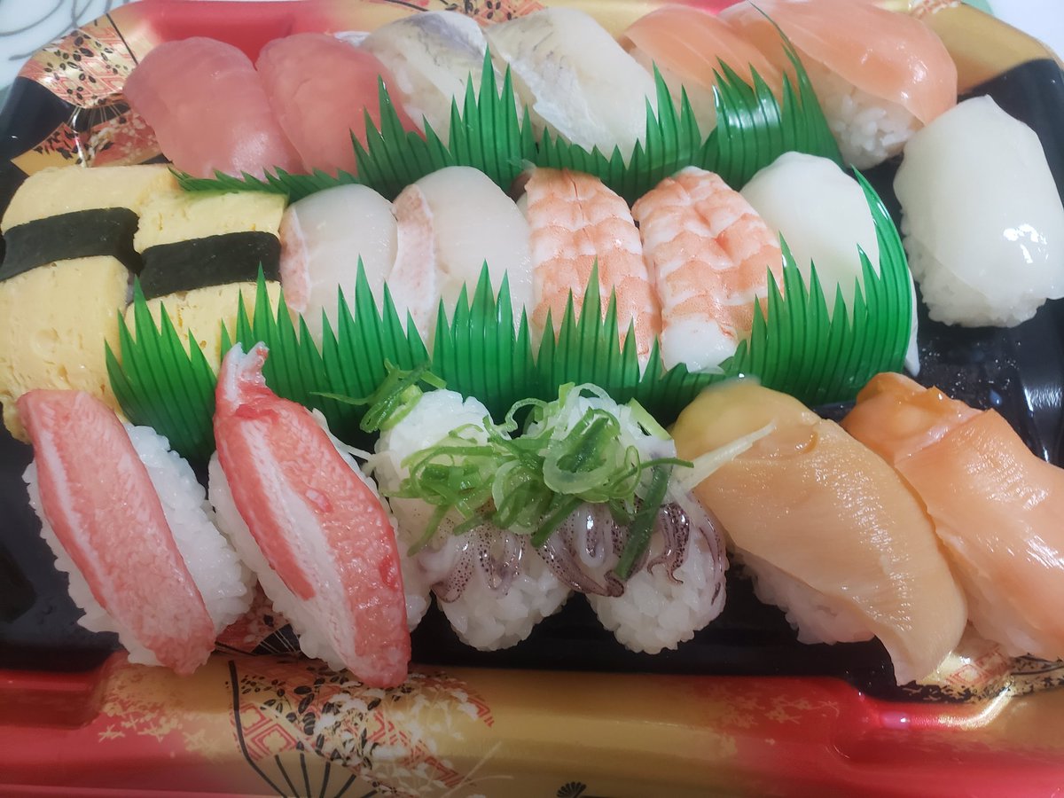 子供の日に便乗してお寿司パックを購入~(*'∀'人)♥*+ ｵｽｼ(｢🍣･ω･)｢🍣ℓσνє♡ 🎏┠('◎'зз) 彡 ありがとうお寿司❤ ありがとうGW❤