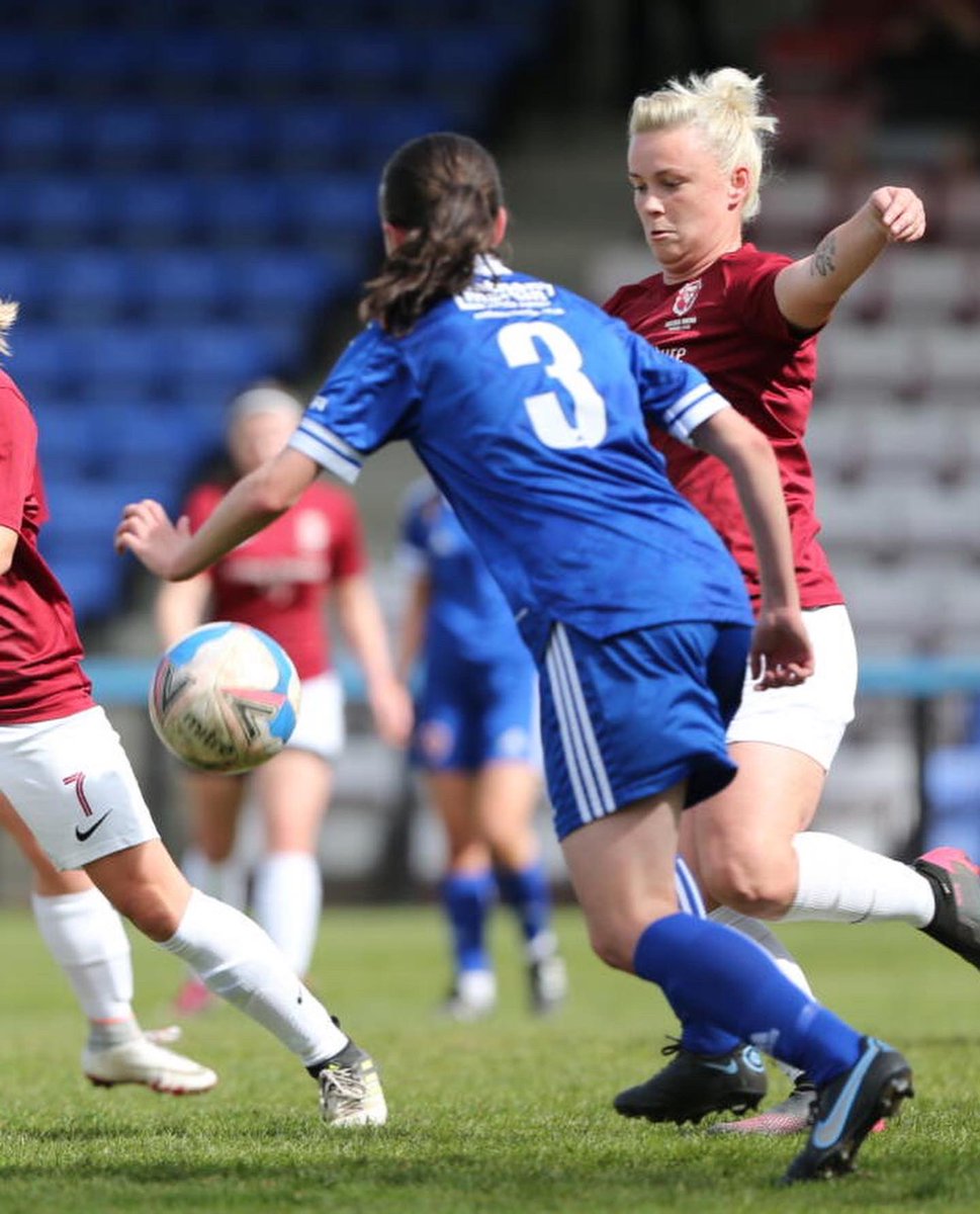 EllieCole1907's tweet photo. Started in the season in🍊and finished in💙 

Best decision to move to Welling and happy to have got a good amount of games in after being out for 3/4 months after tearing my ankle ligaments☺️

1/2 https://t.co/eiXpeKKPW5