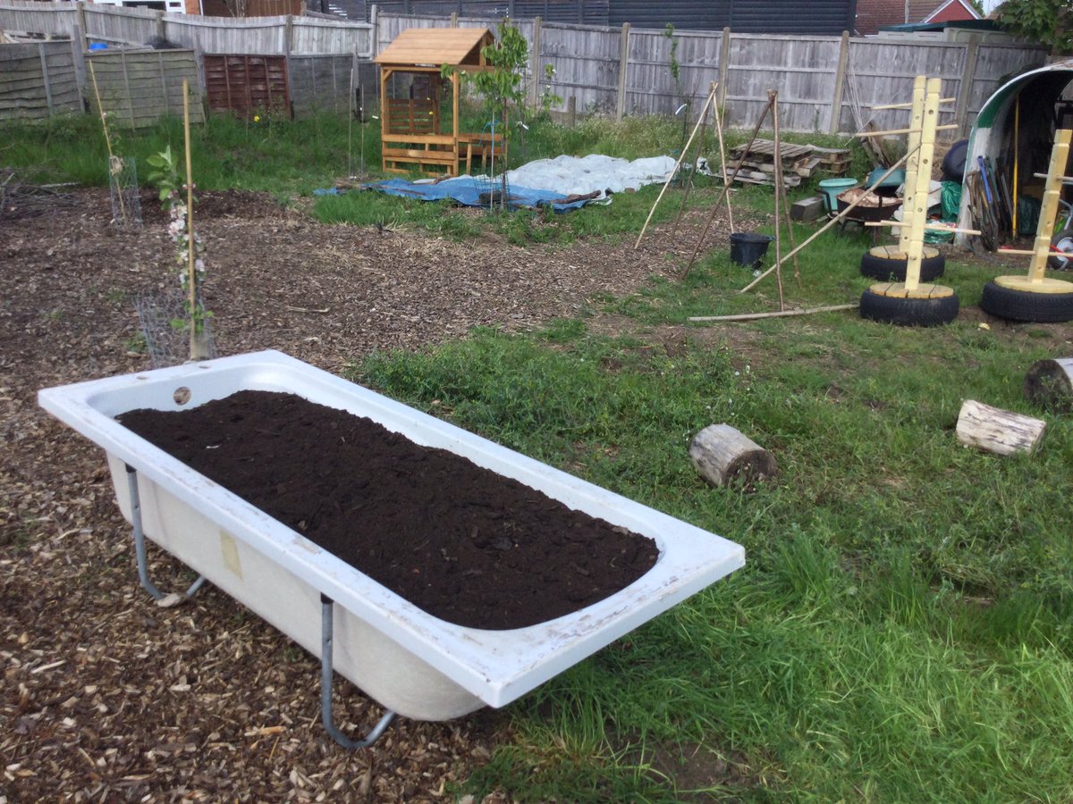 MayflowerPSch's tweet photo. A wonderful Parents Group session up at the allotment this morning!
Weβve got the carrot bath ready for planting, having drilled holes in the bottom and put a layer of stones in for drainage.
@SAfoodforlife
#PlantAndShare
#Community
#ForkToFork https://t.co/jTmdLmGeXt