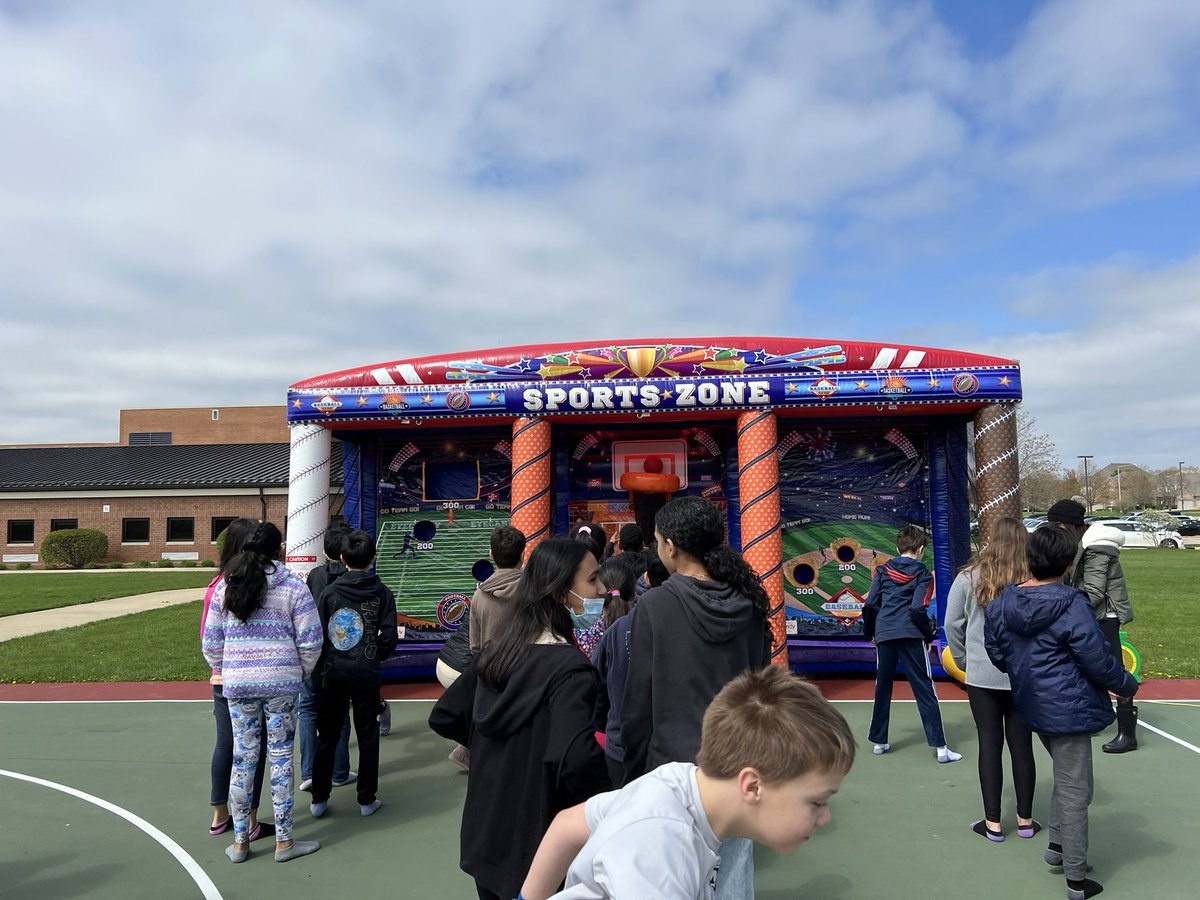 JeanneGerdisch's tweet photo. Day of Awesomeness was just that!!! Fry Foxes had a blast! https://t.co/0Q0b0d4Ygx