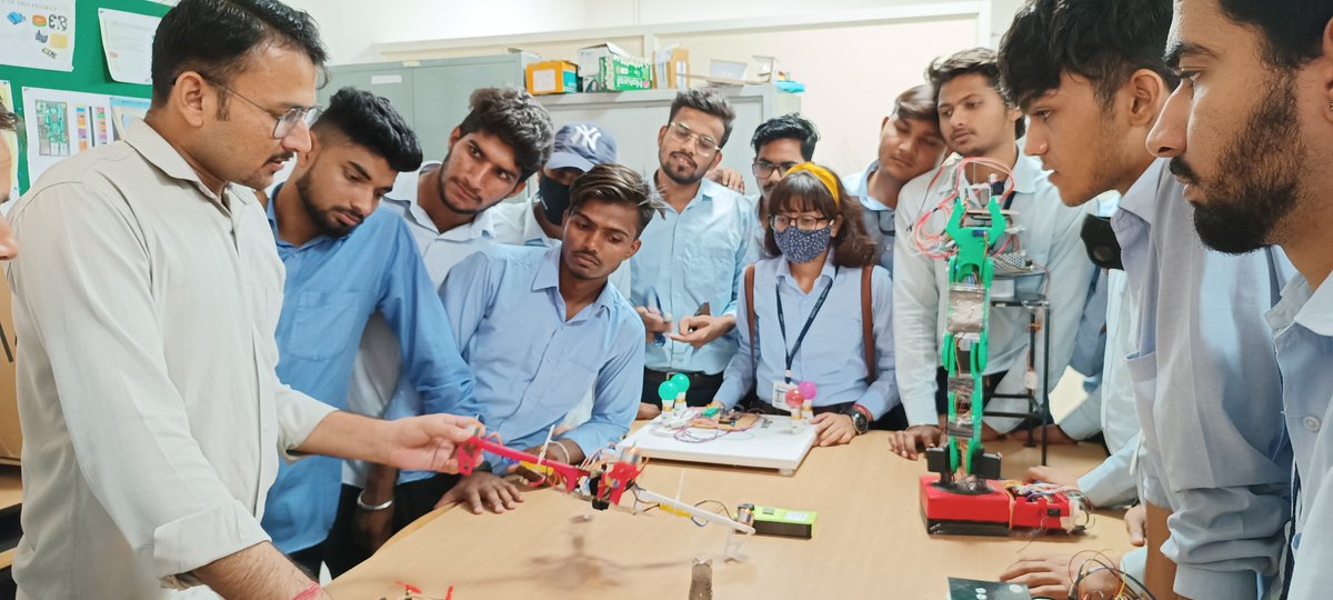 BsduOfficial's tweet photo. Participate in our Community Outreach Program and Experience #BSDUJaipur Today for a Better #Tomorrow.
Fill out this form to join our Experience #BSDUProgram or Invite #BSDUExpert to your institute π https://t.co/PimOKolPOl
We just finished one with the Govt. ITI Sanganer https://t.co/FCVclqR380
