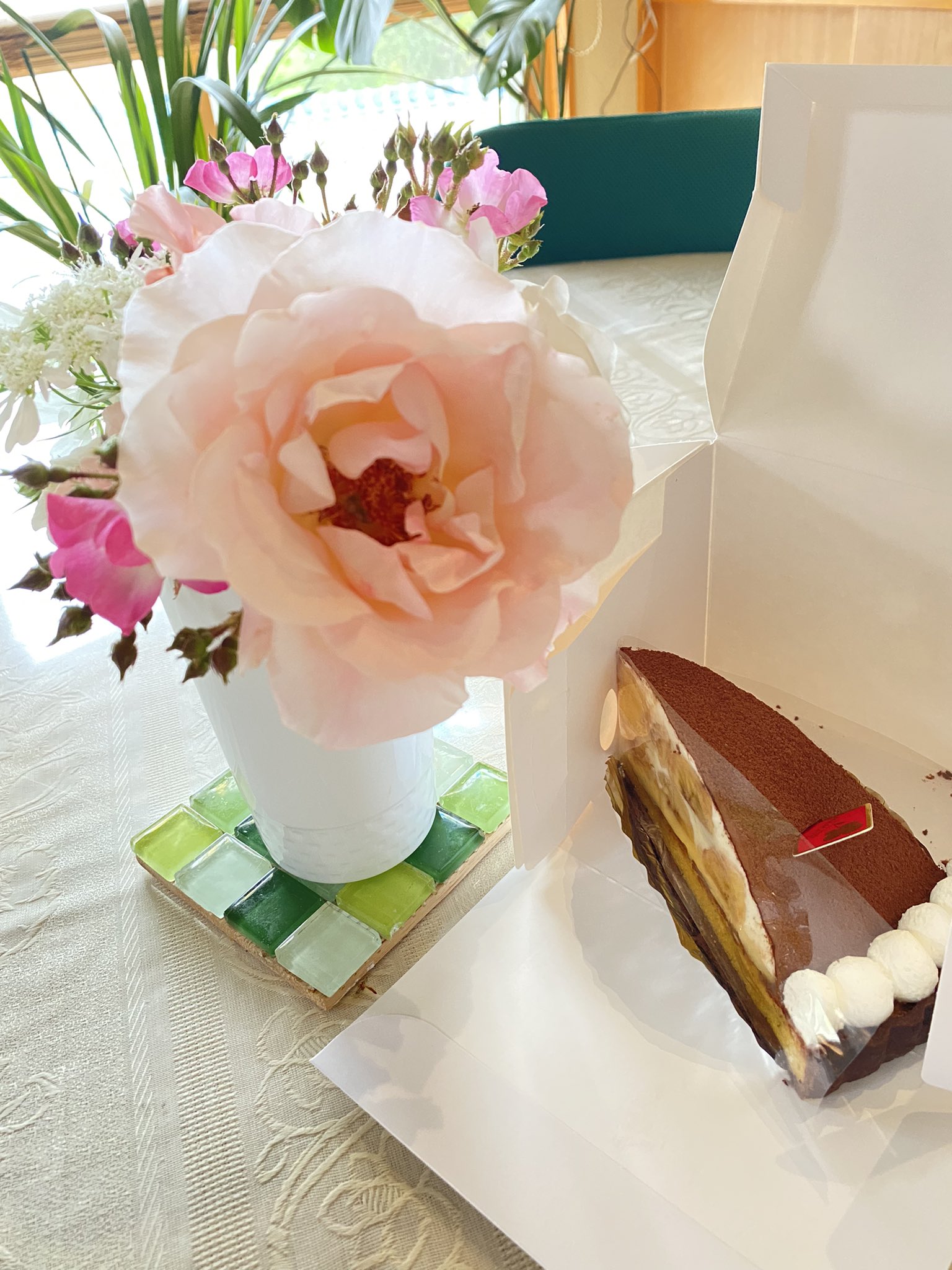 Spoon スプーン カフェハマツのケーキの大きさをかき消すようなでっけえ花よ 念の為言うけど ハマツのケーキはでかい カフェハマツ 長崎カフェ 長崎 東長崎 T Co Qgpx8rye6m Twitter