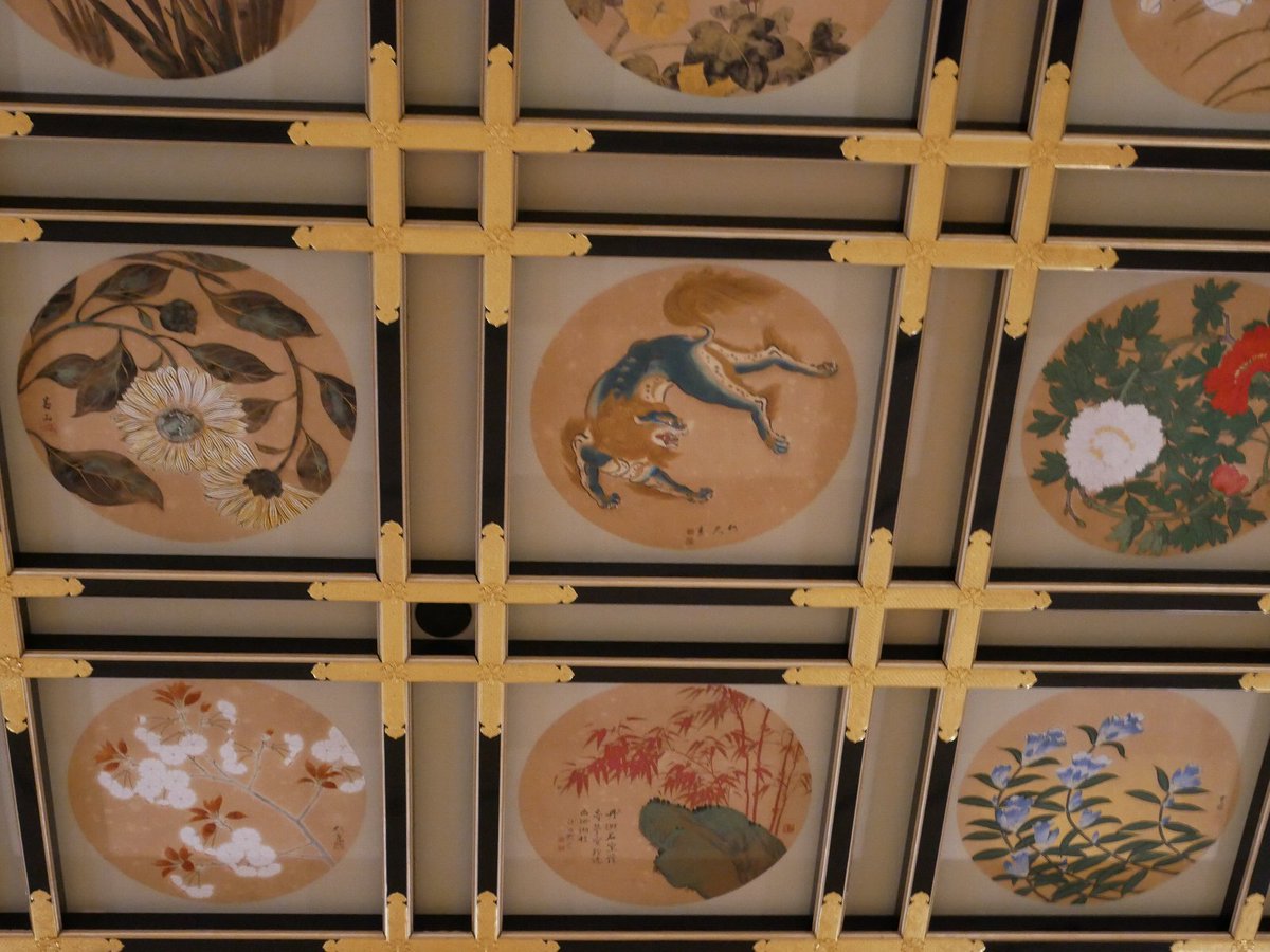 大本山永平寺傘松閣といえば天井絵が有名です。 144名の日本画家による