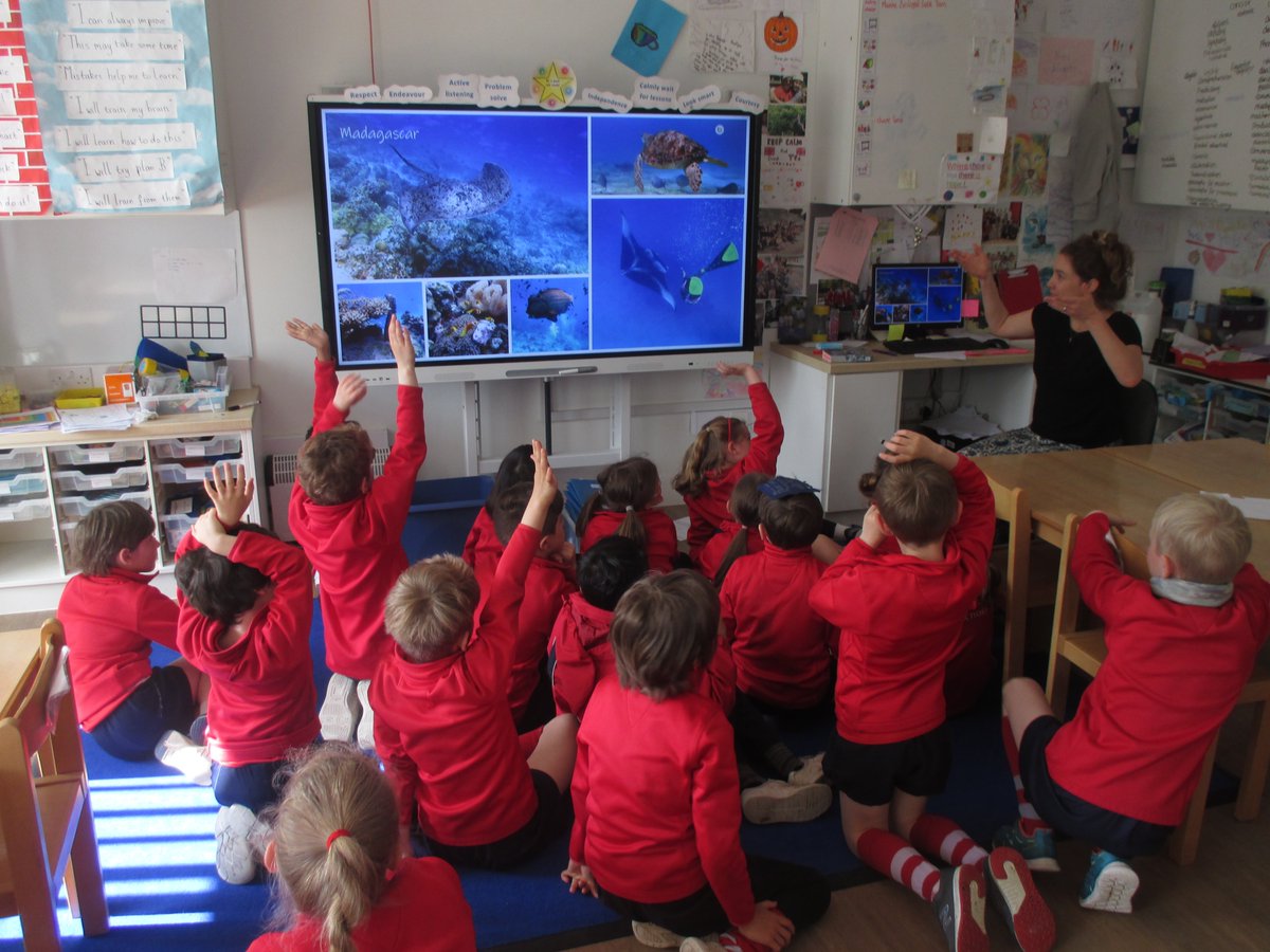 SJCS_Cambridge's tweet photo. 1K enjoyed Cara Parrett's talk from The Faraday Institute for Science &amp; Religion; a Cambridge-based research institute. She shared her story of becoming a marine biologist, what her job entails &amp; the different habitats &amp; sea creatures she studies. @TheFaradayInst #marine #sea https://t.co/KaSrlNBdn1