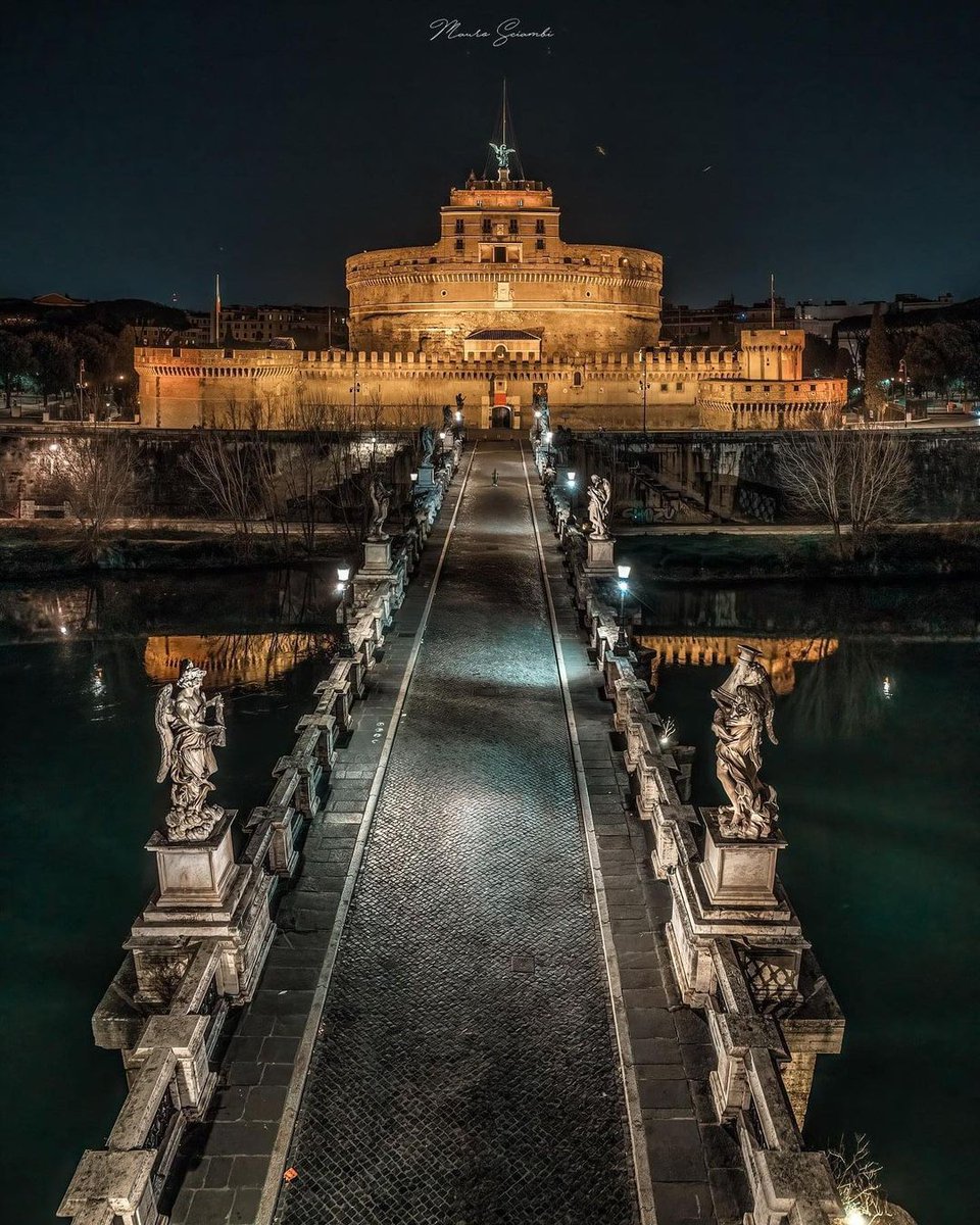 Turismoromaweb's tweet photo. 6 maggio 1527: il sacco dei Lanzichenecchi di Carlo V. Papa Clemente VII fugge nell'inespugnabile fortezza di #castelsant'angelo.
📸 IG maurosciambifilms
@museitaliani @MiC_Italia
#VisitRome https://t.co/aFuIpFfJXM