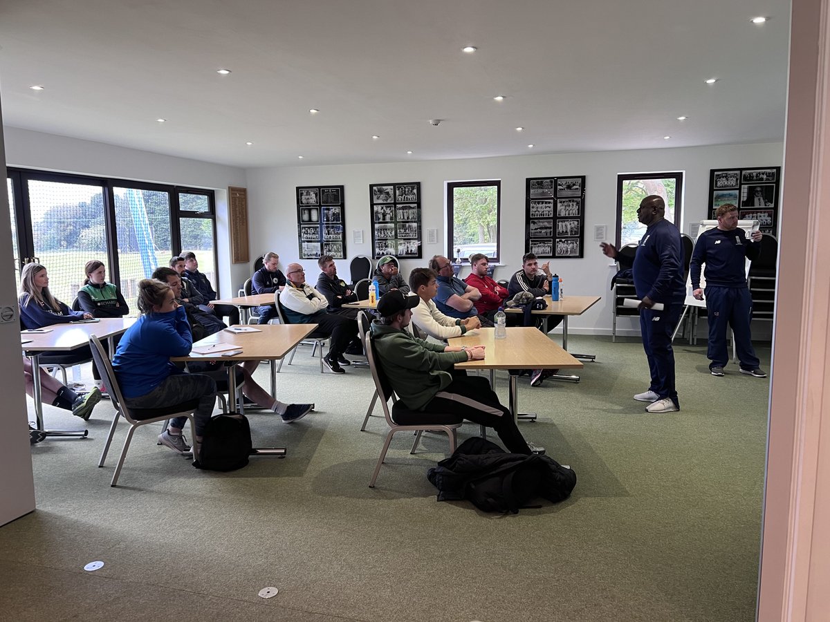 NorfolkCricket's tweet image. Despite the weather, we welcomed 17 new coaches onto the ECB Foundation 1 Course yesterday evening at Manor Park! 

Good luck to all the the candidates who will complete the course throughout May 🏏

#Foundation1 #iCoachCricket #CoachDevelopment