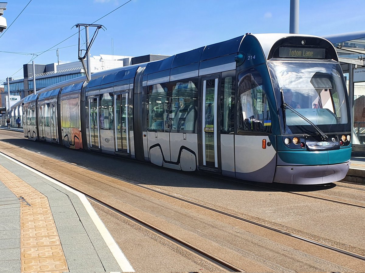 JamesTGlossop's tweet photo. Nottingham Tram 214 seen at Nottingham Station tram stop earlier on a service to Toton Lane. (05/05/2022) #NottinghamStation #NottinghamTrams #Trams @NETTram @JedKendray @303032_trains https://t.co/59xdWf5ATU