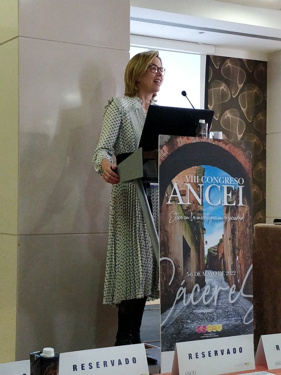 rosa_conde26's tweet photo. Qué importante la información compartida por Emma Fernández sobre CTIS, el nuevo portal europeo de #ensayos clínicos, en el VIII Congreso #ANCEI 👏 https://t.co/hilQRHcopq