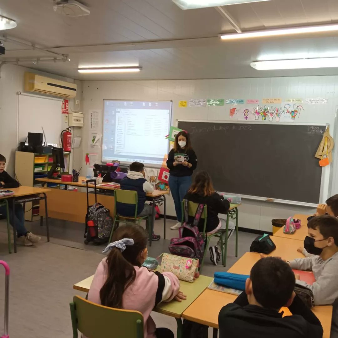 antirumores_ct's tweet photo. Hoy y mañana estaremos en el CEIP San Cristóbal realizando actividades antirumores :¡una forma estupenda de terminar la semana!
#antirumores https://t.co/fmmxIYW24v