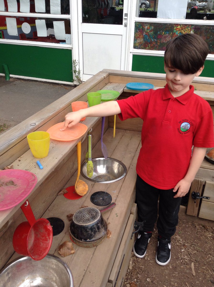 SJLCARDIFF's tweet photo. This morning in #Year1 we have been exploring our outdoor area and playing games to practice using maths language to describe position and direction. Gwaith Ffab Pawb! #CreativeEnterprising #Article28 #MagicalMaths @SJLCARDIFF https://t.co/nAu17x0Jge