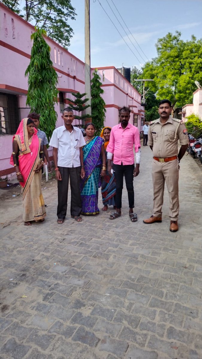 maharajganjpol's tweet photo. १-२ घायल व्यक्ति को इलाज उपरांत उनके परिजनों के सुपुर्द किया गया। https://t.co/bypnIuaASD