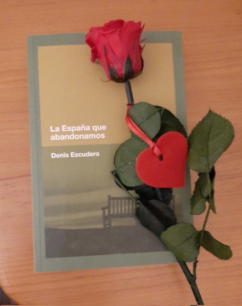 Mi Sant Jordi 2022, con retraso porque estaba de viaje💫
<a href="/sinedescudero/">Denis Escudero Muñoz</a> ya te contaré!🤭