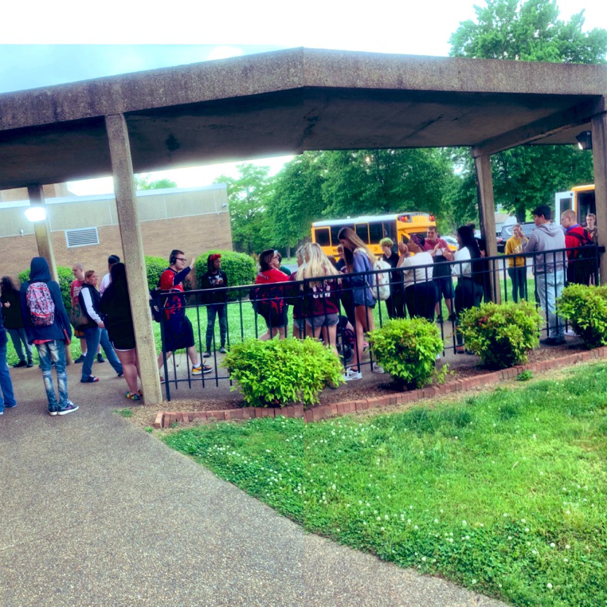 ms_emilySDHS's tweet photo. Thank you for supporting our #southdoyle athletes! 👏🏼🤛🏼👏🏼🤛🏼 #karlonsPE #support #winsonwins @sdhscherokee6 #🥇🥇🥇 https://t.co/V9CFgbBxkl