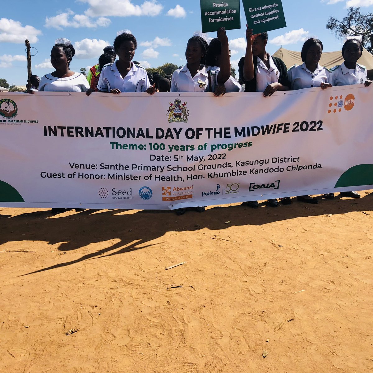 Khombwan's tweet photo. We had a great opportunity showcasing the use of butterfly iQ portable scanning  device to the Minister  of Health. We aim to  integrate ultrasound scanning by midwives into the routine antenatal care #IWD2022 #100yearsofprogress  @JHP_Malawi  @lisanoguchi  @Jhpiego https://t.co/QLEfv87Eub