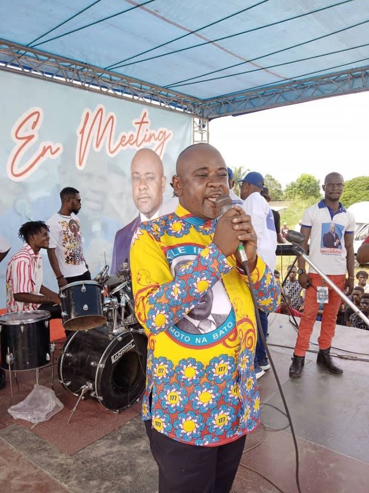 IIfoto's tweet photo. Le S.G de la Dynamique pour la Démocratie au Congo, parti politique cher à l'Honorable INGELE IFOTO Jean Marie a animé un meeting populaire ce samedi 30 avril 2022 à Mont Ngafula au terrain MBENSEKE.
Plusieurs questions abordées:
1. La redynamisation des activités de la D.D.C
1/2 https://t.co/exGaUaOH3V