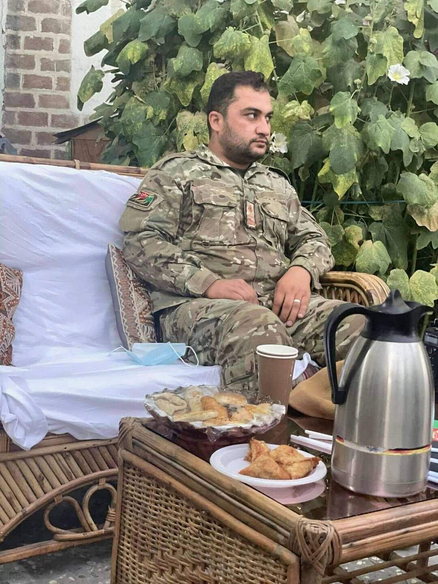 Comred188's tweet photo. ابراهيم د پخواني حکومت مسلکي افسر و. نوموړی پرون په یوه چک پاینټ کې د هیبتي ځنا..ورو له خوا په شهادت ورسید.

ځینې خر . کوسان بیا ​​وايي چې پخوانیو سرتیرو ته کوم ګواښ نشته. ایا څوک شته چې دې پوښتنې ته ځواب ووایي؟
#FreeAfghanistan https://t.co/htqOViloqV