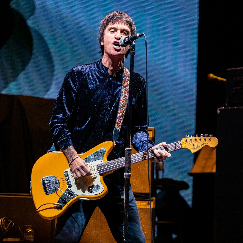 snapagig1's tweet photo. Mr Johnny Marr supporting Blondie on their UK tour. @johnnymarrgram 
#johnnymarr #smiths #snapagig #electronic #leedsarena https://t.co/O7UroXN8s6 https://t.co/zd3gUnJmJb