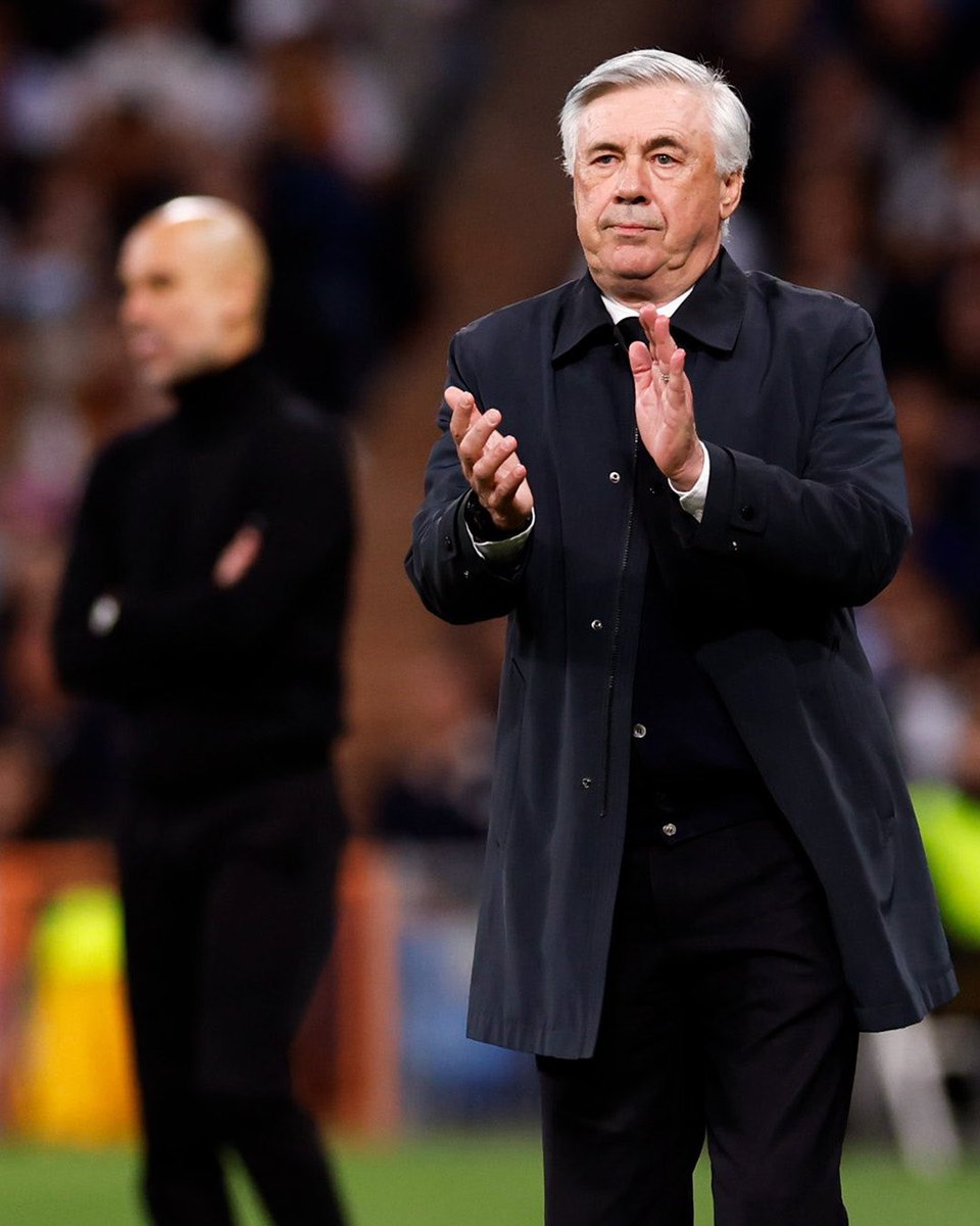 بعد موسم صفري مخيب، وبيع قلبي الدفاع الأساسيين
نشاهد أفضل نسخة من بنزيما في مسيرته وأصبح مرشح للبالندور، وأفضل نسخة من فينيسيوس بعد أن كان لاعب غير مفيد، حتى اللاعبين الكبار والدكة زادت فاعليتهم بشكل كبير

قد نختلف على أسلوبه، لكن انشيلوتي يعرف جيدًا كيف يُخرج أفضل مافي لاعبيه