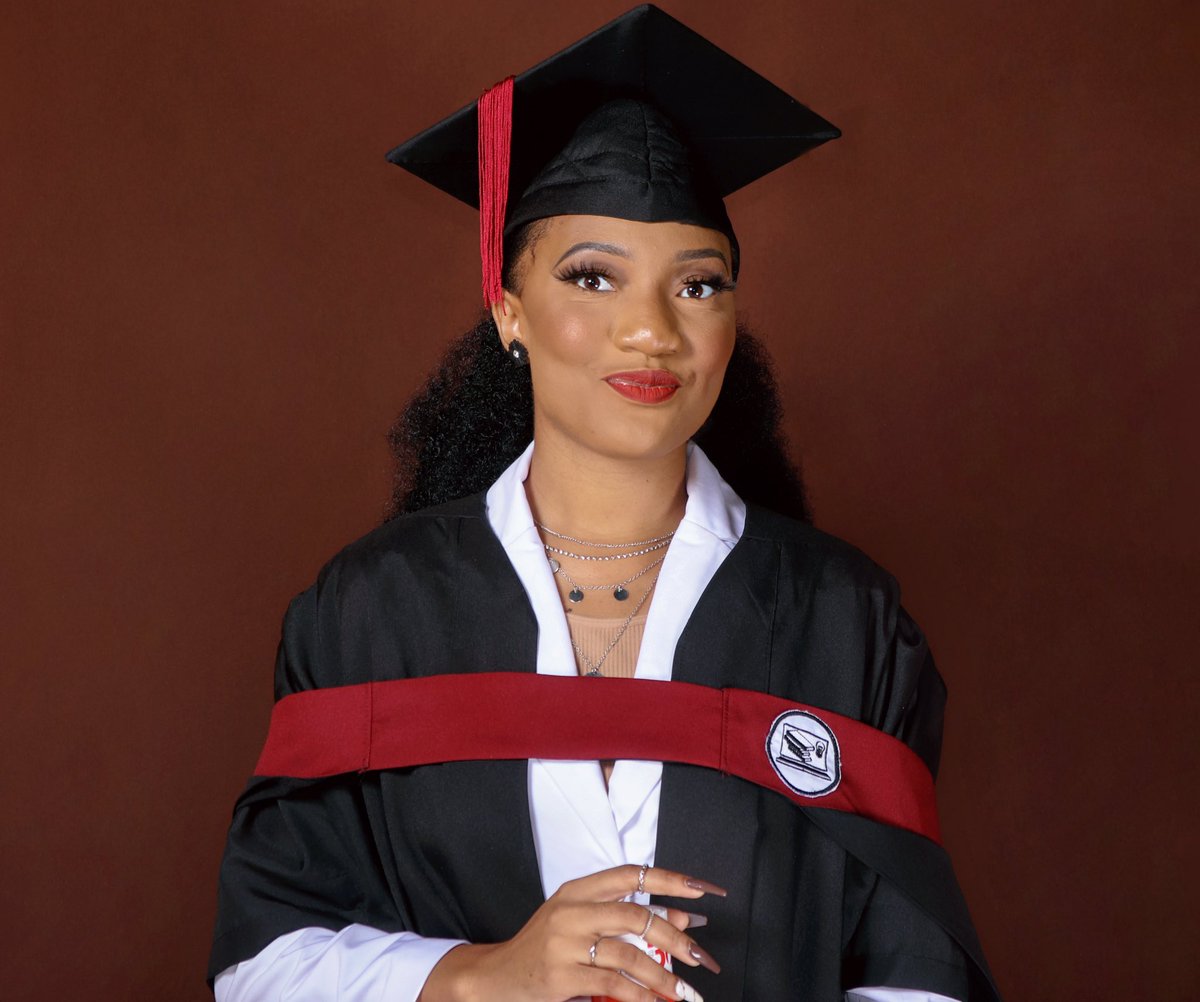 hertha__'s tweet photo. These are the last ones I promise. I’m still in a celebratory mood. 🎓🥹

#2022UNAMGraduation #UNAMGraduation2022 https://t.co/VCofoN4tjs