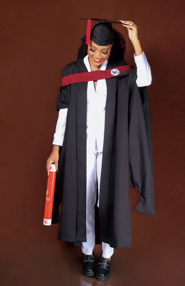 hertha__'s tweet photo. These are the last ones I promise. I’m still in a celebratory mood. 🎓🥹

#2022UNAMGraduation #UNAMGraduation2022 https://t.co/VCofoN4tjs