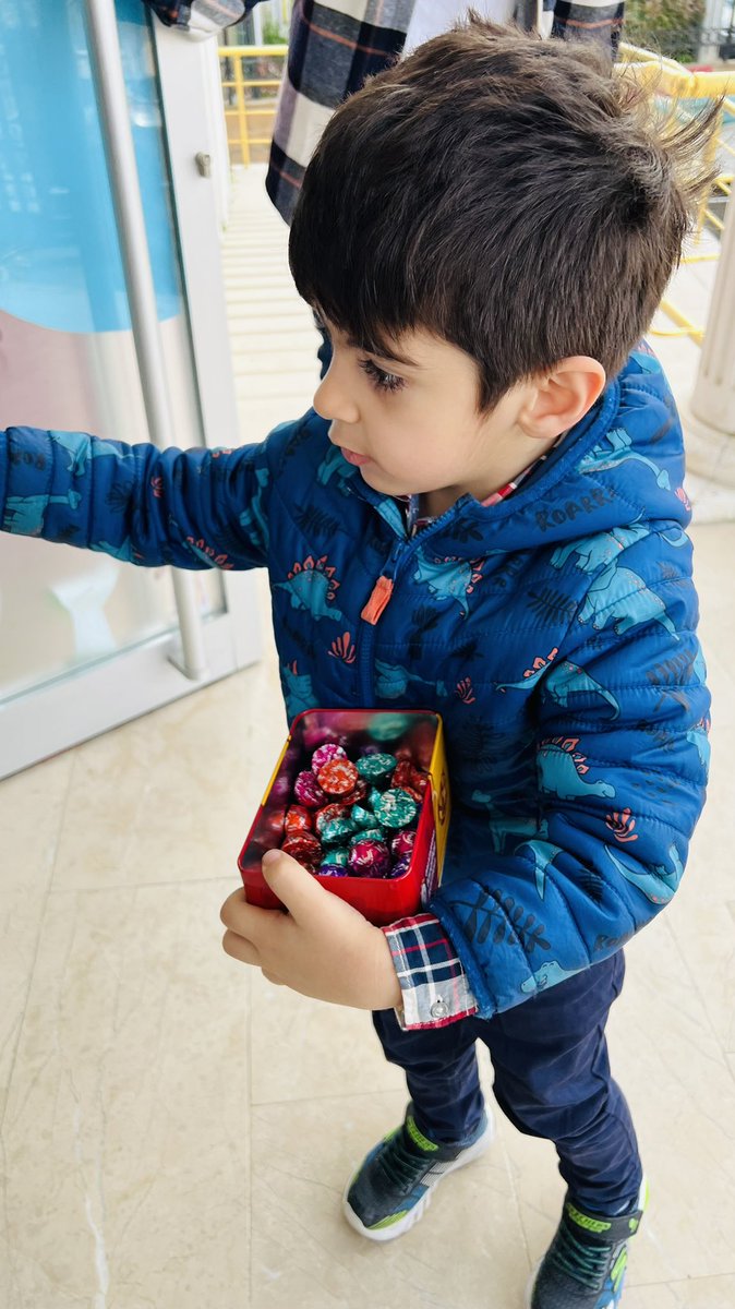 Bizim bayramımız hala devam ediyor 🥰 Çikolatalarımız Ahmet Hakkı’dan ❤️