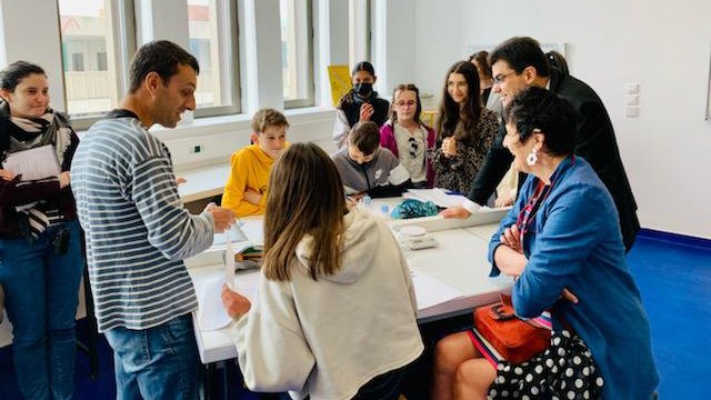 Cap vers l'innovation 🚀

Visite d'<a href="/HeleneInsel/">Hélène Insel</a> au collège les Perrieres à Annonay dans le cadre du projet d’aménagement des salles d’études :

➡️Une reconfiguration architecturale et organisationnelle permettant l'émergence de nouveaux espaces d'apprentissages

#innovation