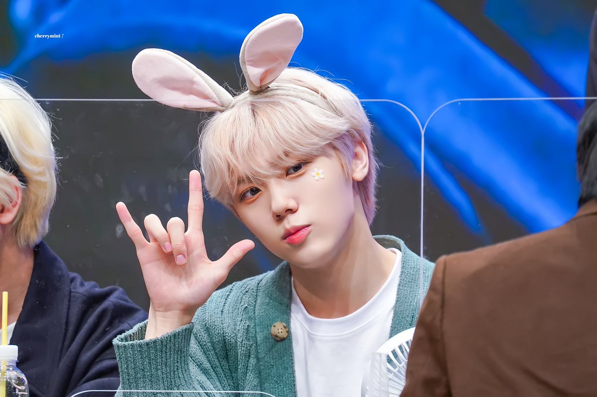 cherrymint018's tweet photo. 220505 팬싸 🍒
#성민 #SEONGMIN
#크래비티 #CRAVITY 
@CRAVITY_twt https://t.co/ufrpx8sVMV
