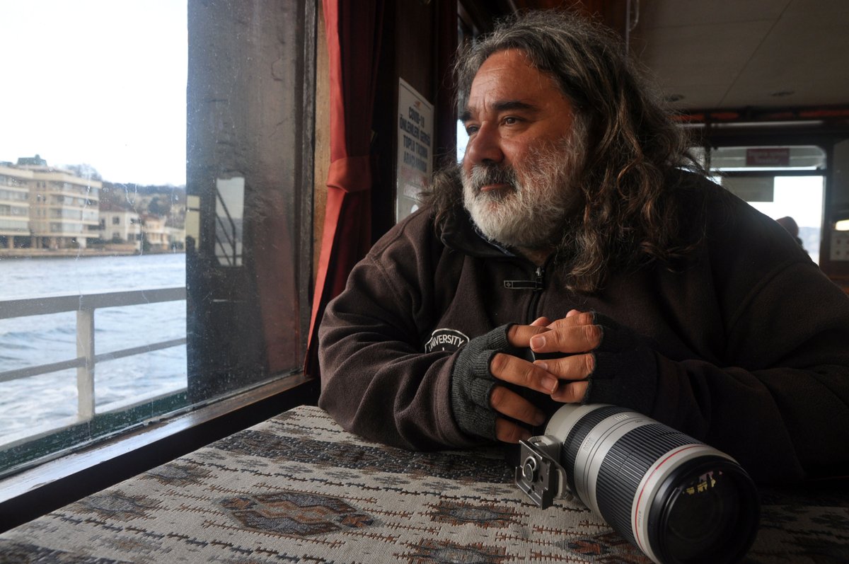 Good morning! I was traveling when this story came out, so I wanted to introduce you to this absolute delight of a human: <a href="/YorukIsik/">Yörük Işık</a>, who runs the ship spotting consultancy Bosphorus Observer theworld.org/stories/2022-0…