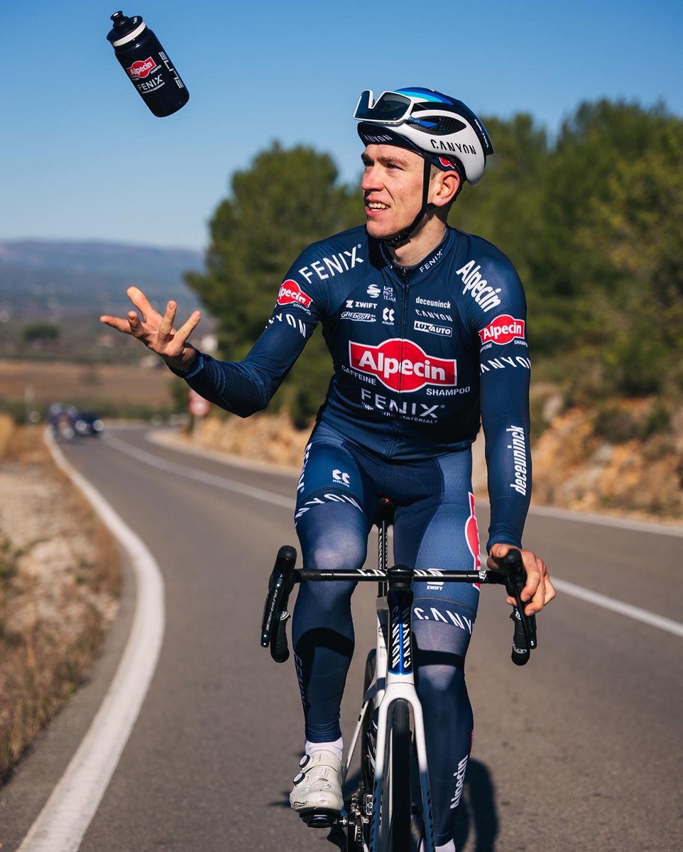 Elite_cycling's tweet photo. The #EliteFlyTeam returns to the biggest cycling events with the best racing teams! 🚴 🏆 👊 We’re so excited to see the teams giving it all in our gear. 

Feel all the magic of the Grand Tours with the bottle used by the strongest teams: https://t.co/f1HAw4mlGh https://t.co/CihnM0PpOu