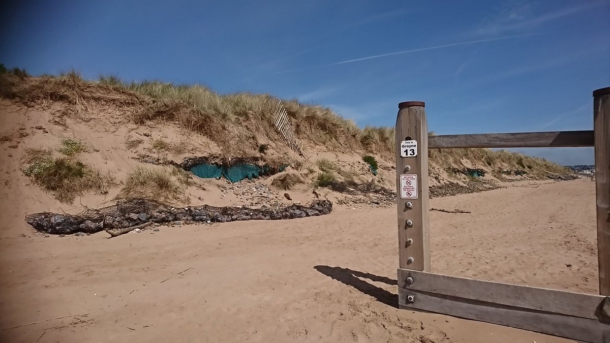 GeogBrixham's tweet photo. Yr 10 GCSE Geography AM Fieldwork Hypothesis - "That hard engineering protects the beach at Dawlish Warren." 🤔 👀 ☀ 🚶 🏖 🌊 👍 @brixhamcollege #Dawlishwarren #Environmentagency #Longshoredrift #Coastalmanagement https://t.co/a3IoPArzlw