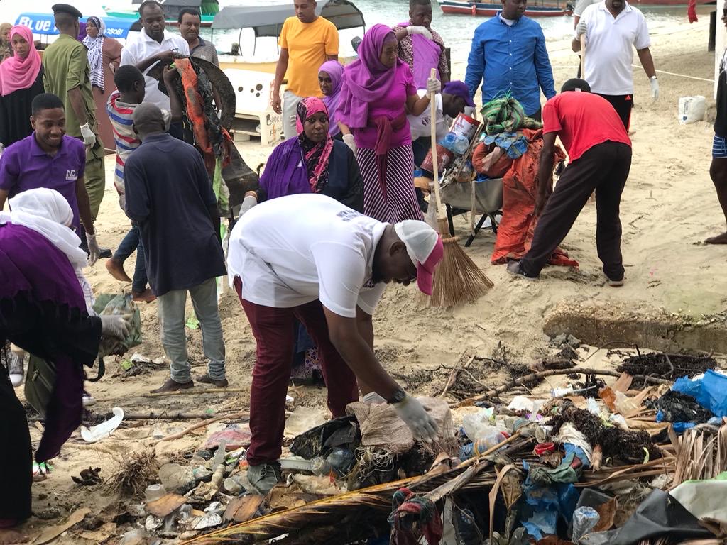 MchinjitaIR's tweet photo. Viongozi na Wanachama wa ACT - Wazalendo, Mkoa wa Mjini - Unguja, leo 05/05/2022, wameadhimisha siku ya kuzaliwa kwa Chama cha ACT - Wazalendo kwa kufanya Usafi wa Mazingira katika Fukwe za Bahari ya Forodhani, na Shangani.
#ACTDay
#TheFutureIsPurple
#TumeHuru
#KatibaMpya https://t.co/oysEvs6mRZ