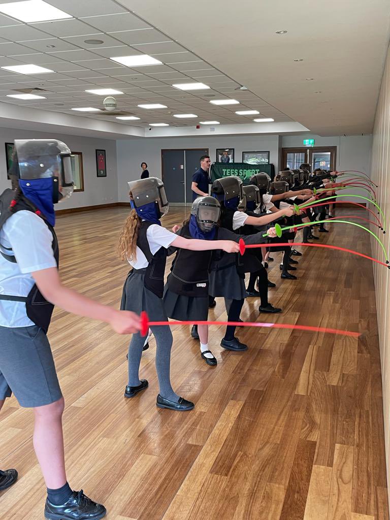 Whyteleafe_sch's tweet image. Day 3 of @WhitgiftSchool1 Primary Project! Today we had our first fencing lesson!