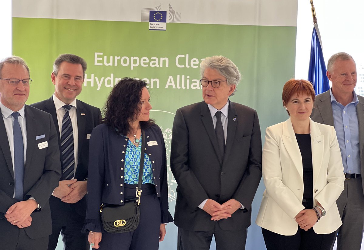 ThierryBreton's tweet photo. Clean #hydrogen is critical to reduce industrial carbon emissions

— and contributes, together with decarbonised electricity, to our energy #independence

Today’s European #electrolyser summit joint declaration is a landmark for capacity upscaling in the clean energy technologies https://t.co/0ebmTVVoUu