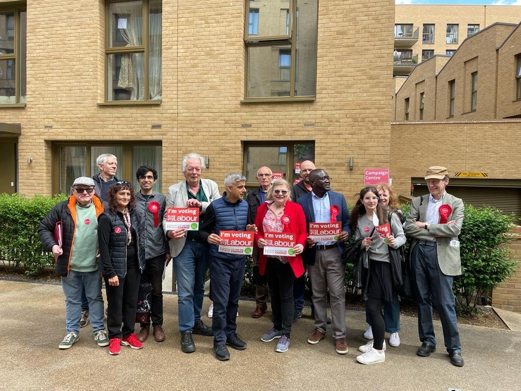 Thank you @SadiqKhan for joining our fantastic @BarnetLabour candidates in West Hendon!

We've been ignored by our Tory councillors for too long, today's the day to vote them out and vote for @AndreaBilbowOBE, @RishikeshChakr9, and Ernest Ambe.