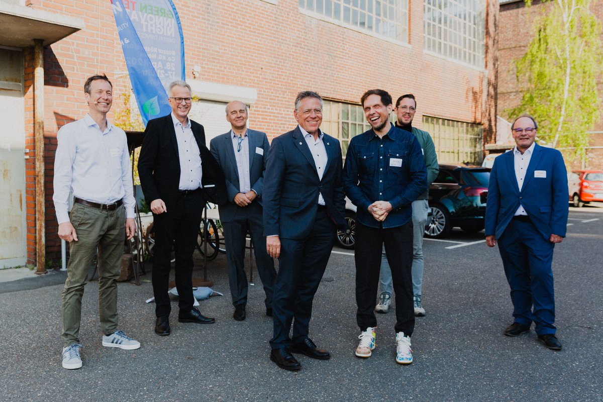 digihub_de's tweet photo. Herzlichen Glückwunsch an #ScrapBees, die bei unserer #GreenTech Innovation Night in Neuss gewonnen haben! Vielen Dank an unseren Partner, den @rheinkreisneuss, alle unsere Gäste &amp; die pitchenden Teams für diesen Abend! #SAVETHEDATE: A-SUMMIT am 24.06. &amp; #DIGITALDEMODAY am 18.08. https://t.co/o9WvQDQ5yI