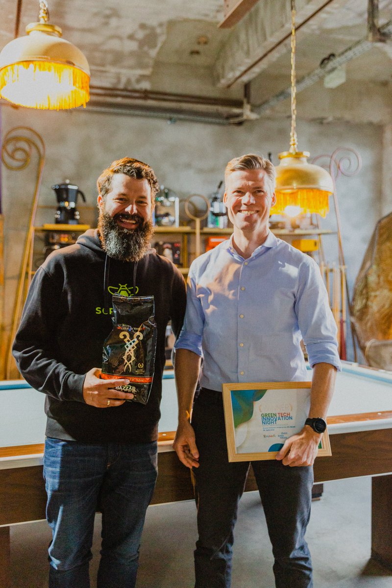 digihub_de's tweet photo. Herzlichen Glückwunsch an #ScrapBees, die bei unserer #GreenTech Innovation Night in Neuss gewonnen haben! Vielen Dank an unseren Partner, den @rheinkreisneuss, alle unsere Gäste &amp; die pitchenden Teams für diesen Abend! #SAVETHEDATE: A-SUMMIT am 24.06. &amp; #DIGITALDEMODAY am 18.08. https://t.co/o9WvQDQ5yI
